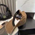 路易威登棒球帽LouisVuitton👒😍新款LV棒球帽，重工打造♥完美刺绣，高端大气，百搭款🤗男女通用！ - Image 4