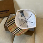 Burberry's new early spring baseball cap, simple yet fashionable, suitable for both men and women! High quality products, enjoy a sense of premium quality! - Image 8