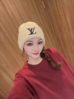 配防尘袋〈对版高品质，羊毛品质认准咯〉
路易威登LOUIS VUITTON🎩官方热卖爆款，羊毛针织毛线帽，时尚好品质高端大气，超柔软！超火爆💖质感很赞，出街超好搭配！时尚潮流！秋冬必备单品，快快入手哦！