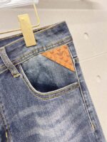 【Armani Jeans | Classic Denim, Embossed with Luxury DNA】 When streetwear meets haute couture, a pair of jeans can become a badge of status.
Deconstructing the language of denim with centuries-old craftsmanship, we infuse every inch of fabric with a modern attitude and luxurious details, making everyday wear a silent declaration of taste.
✨ A pair of jeans is an attitude, and even more so, a legacy.
It's not just a wardrobe essential, but also an interpretation of the brand's spirit—
"From suitcases to jeans, we have always defined the boundaries of luxury with the ultimate craftsmanship."
Sizes: 28-42 - Image 6