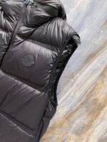 [Goose Down] Moncler Mouth Mask 2025 Autumn/Winter New Collection 🆕 Down jacket original 1:1 customized hardware accessories fully imported original customized welcome counter comparison absolute high quality, using top-grade 95 white goose down super soft feather filling, fluffy and full super heavy industry fabric with excellent workmanship 👍 Perfect design, pay attention to the comfortable fabric, exclusive non market item, unisex size: 1-5 - Image 5