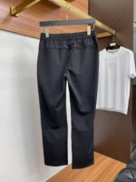 Luoyiwei 2025SS early autumn and winter new product thickened pure cotton fabric men's sports and leisure pants are a must-have type every season, an unquestionable hot selling flagship item, in line with the best color matching of the four seasons. The overall style continues the tone of SLP, integrating multiple craftsmanship aesthetics throughout the body, washing and aging naturally, creating a rebellious and personalized style! In terms of details, it is extremely outstanding and meticulously crafted. The entire body is made of customer supplied metal chains, which effectively demonstrates the brand identity! High quality repeated cotton fabric, excellent washing performance, impeccable! Pattern cutting perfect size M-3xL - Image 8