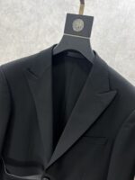 1V 2023 Autumn/Winter New Products 📸 Casual and fashionable original suit set, with the brand's classic logo mark 👍🏻 Super generous, with lining design emphasizing perfect lines, perfectly blending the low-key and melancholic temperament of England with the exquisite and noble French style. A sleek and ergonomic cut, with a tall and handsome upper body, comfortable and slim fit, showcasing a gentlemanly demeanor. Selected suit fabric, with a soft and delicate touch, good luster and elasticity. Paired with this suit set, it is a great choice for stylish men. The silhouette and waist cinching cut add more comfort to their attire, making them look slim yet handsome! A must-have for trendy men! Counter size: S-2XL - Image 3