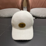 Gucci baseball cap ♥️ GUCCI 🧢 New autumn and winter plush baseball cap, 🔥🎩  The craftsmanship is very exquisite and convenient to carry! Run volume! - Image 4