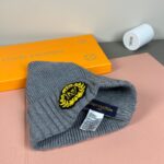 配防尘袋
路易威登LOUIS VUITTON🎩官方热卖爆款，羊毛针织毛线帽，时尚好品质高端大气，超柔软！超火爆💖质感很赞，出街超好搭配！时尚潮流！秋冬必备单品，快快入手哦！ - Image 6