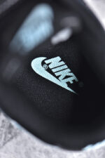 ▪️细节鉴定
Nk SB Dunk Low 斯图西系列-黑色蓝勾 低帮休闲板鞋 - Image 6