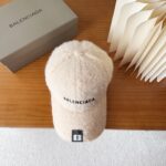 Balencia * a new Balenciaga baseball cap🧢 A simple, fashionable, super unbeatable and beautiful hat!
