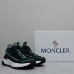 Moncler男士 Monte Runner 防水针织运动鞋
  该系列运动鞋延续了品牌的山地基因，透气防水，耐磨实穿，设计橡胶复合鞋底 适用于任何地形，具有耐久性和出色抓地力，增强缓冲和回弹力 搭配TPU尾翼，
  无论是都市漫游还是各类山地户外运动，都能轻松驾驭，潮酷个性叉充满科技感的外观，喜Gorpcore户外机能风的千万不能错过户外跑步都市漫步设计
Size:38-45 - Image 2