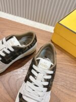 男码加10  Fendi芬迪板鞋首款大头运动鞋~~fendi match篮球运动鞋，最新元素注入加FF复古的设计，超经典百搭系列……
鞋面采用牛皮和牛猄拼接组合，侧面凸起的双F logo，内里采用毛巾布里，TPU发泡组合双色大底不一般的舒适！情侣款35-44 - Image 7