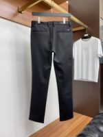 BOSS 25年秋冬 新款休闲西裤 干净利落剪裁，都市风十足 采用精纺面料手感软糯干爽，上身效果挺括有型。五金精致，商务休闲非常好看如此众多的顶级原料，打造出价值感无与伦比的高端产品，高端潮流时尚人士首选
尺码：29-40 - Image 9