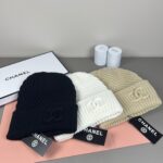 💰Chanel官网品质香奈儿秋冬网红时尚博主推荐款针织帽，藏着不动声色的高级感，每一处线条都透着利落大方，简约而不简单，大方且不失格调，处处细节都彰显着高端品味，时尚感在克制中愈发耐人寻味。 - Image 8