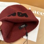 Fendi FENDI Knitted Hat 😘 😱 Simple and elegant 👍  The tight knitting method is very thick, soft and comfortable 🙈 Warm and stylish ❤️ can't bear to put it down 👍 Dear, hurry up and get it 👍😘 Same gender design! - Image 4