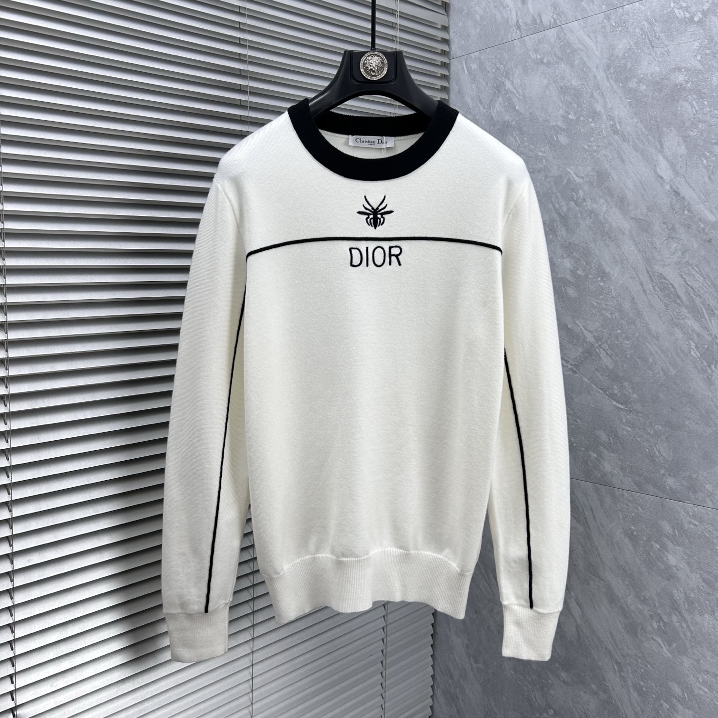 P 180 💐  DR 2025 autumn/winter wool blended round neck knitted sweater, made of imported custom yarn, provides comfortable and warm upper body, and is available for sale at the counter simultaneously. All three standards are complete.Size: M-3XL