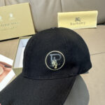 Comes with box bag, Burberry's latest original baseball cap, 1:1 mold customization, Tiger offset printing! Original canvas fabric+top layer cowhide, meticulous workmanship, original factory quality, exclusive physical photography. Black and white two-color shipping. - Image 4