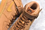 ▪️🐼11.11狂欢💯#AC36860
新货🚀#纯原 NK Air Force 1 '07 Mid"Wheat/Flax"空军一号经典中帮百搭休闲运动板鞋 小麦黄棕21款 DJ9158-200 小麦配色的球鞋一直都是秋冬时期穿搭的首选 不仅承袭了大黄靴的干练和帅气 还有着 Air Force 1 的经典复古气质 极为百搭的效果也是重要不可割舍的理由之一 整体依旧采用质感十足的卡其色牛巴革材质打造鞋身 不仅造型十分吸睛质感更是十分讨人喜爱 搭配上同色造型的尼龙鞋带和魔术贴设计 将工装风格体现到位 侧身处皮质 Swoosh Logo 进一步彰显该配色独特魅力 最后以同色水晶材质外底收尾与鞋身配色相互呼应 完善整体造型设计 这样一双既有复古气氛 又能释放出潮流时尚街头气质的鞋款 想必上脚效果更是相当出众 SIZE：35.5 36 36.5 37.5 38 38.5 39 40 40.5 41 42 42.5 43 44 44.5 45 46 - Image 9