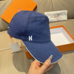 配盒子布袋，HERMÈS (爱马仕)原单棒球帽，经典H，正品开模订制，原版透气帆布面料+头层牛皮，原厂精钢调节扣，做工细致，时尚帅气质量超赞！ - Image 4