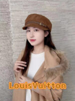 Lv路易威登秋冬款时尚个性保暖鹿茸皮显瘦平顶帽子女网红皮带磨毛鸭舌帽减龄 - Image 6