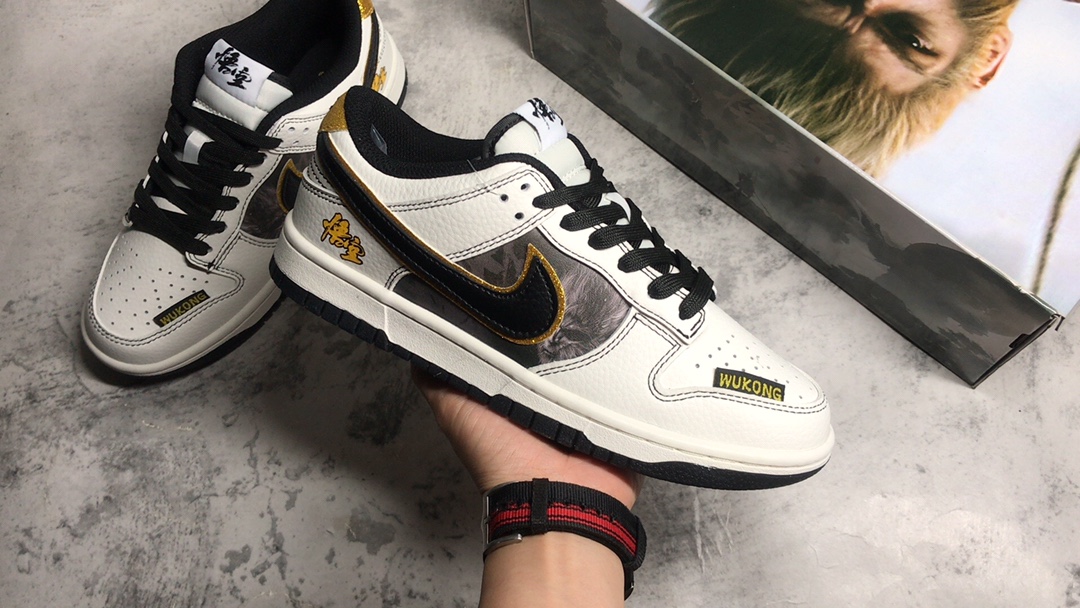 ▪️公司级别
NK SB Dunk Low 黑悟空系列-白灰黑勾 低帮休闲板鞋
