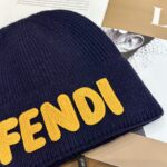Fendi FENDI Knitted Hat 😘 😱 Simple and elegant 👍  The tight knitting method is very thick, soft and comfortable 🙈 Warm and stylish ❤️ can't bear to put it down 👍 Dear, hurry up and get it 👍😘 Same gender design! - Image 5