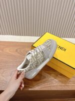 男码加10  Fendi芬迪板鞋首款大头运动鞋~~fendi match篮球运动鞋，最新元素注入加FF复古的设计，超经典百搭系列……
鞋面采用牛皮和牛猄拼接组合，侧面凸起的双F logo，内里采用毛巾布里，TPU发泡组合双色大底不一般的舒适！情侣款35-44 - Image 5
