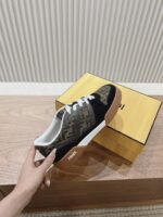 Fendi芬迪板鞋首款大头运动鞋~~fendi match篮球运动鞋，最新元素注入加FF复古的设计，超经典百搭系列……
鞋面采用牛皮和牛猄拼接组合，侧面凸起的双F logo，内里采用毛巾布里，TPU发泡组合双色大底不一般的舒适！情侣款35-44(男码加10) - Image 5