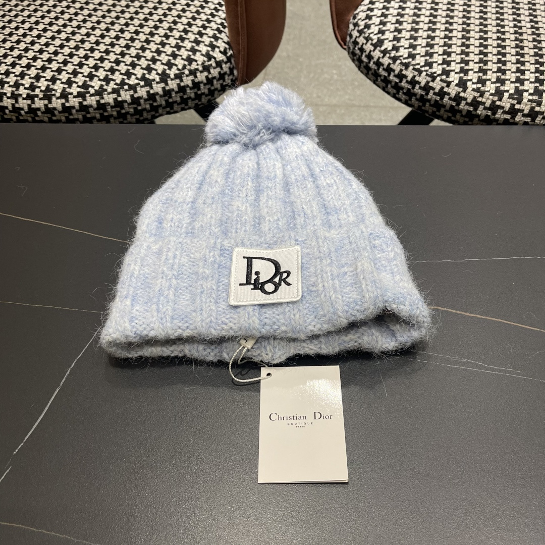 迪奥Dior 帽子女冬季学生潮韩版针织包头秋冬天加绒
百搭毛线帽保暖护耳休闲