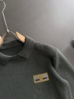 GUCCI 2025 official website's latest winter sweaters, synchronized with popular items on sale at counters! Specially supplied wool blended fabric Comfortable to feel It can directly touch the skin, with exquisite embroidered logos and badges that are extremely eye-catching! Details highlight the fashionable charm of big brands Exquisite craftsmanship Stereoscopic cutting style The wearing effect is unbeatable and handsome! All three standards are complete! Size: M-3XL - Image 2