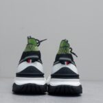 Moncler男士 Monte Runner 防水针织运动鞋
  该系列运动鞋延续了品牌的山地基因，透气防水，耐磨实穿，设计橡胶复合鞋底 适用于任何地形，具有耐久性和出色抓地力，增强缓冲和回弹力 搭配TPU尾翼，
  无论是都市漫游还是各类山地户外运动，都能轻松驾驭，潮酷个性叉充满科技感的外观，喜Gorpcore户外机能风的千万不能错过户外跑步都市漫步设计
Size:38-45 - Image 6