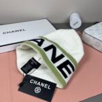 💰Chanel官网品质香奈儿秋冬网红时尚博主推荐款针织帽，藏着不动声色的高级感，每一处线条都透着利落大方，简约而不简单，大方且不失格调，处处细节都彰显着高端品味，时尚感在克制中愈发耐人寻味。 - Image 7