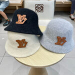 Dior新款爆款兔毛桶帽
遮脸帽 出街必备款！ - Image 5