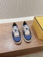 男码加10  Fendi芬迪板鞋首款大头运动鞋~~fendi match篮球运动鞋，最新元素注入加FF复古的设计，超经典百搭系列……
鞋面采用牛皮和牛猄拼接组合，侧面凸起的双F logo，内里采用毛巾布里，TPU发泡组合双色大底不一般的舒适！情侣款35-44 - Image 3