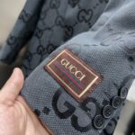 Gucci 2025ss Spring and Autumn new suit, high-end version! Customized fabrics for counters have high breathability and comfort, impeccable details, and brand element design concepts, reflecting high quality. Delicate and soft to the touch! Presenting casual tailoring, the upper body design is superb! Sizes: 48-56 can be paired with a set - Image 9