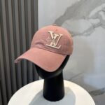 路易威登棒球帽LouisVuitton👒😍新款LV棒球帽，重工打造♥完美刺绣，高端大气，百搭款🤗男女通用！