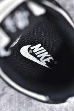 ▪️细节鉴定
NK SB Dunk Low x Stussy 黑神话悟空 白黑小钩翻毛满天星 - Image 6