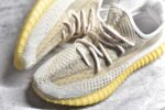 独家纯原 满天星 新批次 Yeezy 350V2 原纸版 原鞋开模完美打造 采用辰元飞织鱼丝网原厂面 非进口机台 大底原厂半透明RB巴斯夫满钉大底  原厂东莞百宏3M反光鞋带 质感一致 原厂鑫成新粉原鞋垫 LOGO胶浆印花 钛金针与高士马克线针车精工打造 一切遵循原厂指令单采购同源原材 采购全套原厂进口材料 原纸版 原楦头 市场最强批次 SIZE：36 36.5 37 38 38.5 39 40 40.5 41 42 42.5 43 44 44.5 45 46 47 48 - Image 8