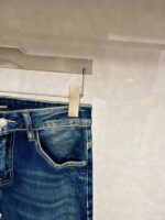 【Armani Jeans | Classic Denim, Embossed with Luxury DNA】 When streetwear meets haute couture, a pair of jeans can become a badge of status.
Deconstructing the language of denim with centuries-old craftsmanship, we infuse every inch of fabric with a modern attitude and luxurious details, making everyday wear a silent declaration of taste.
✨ A pair of jeans is an attitude, and even more so, a legacy.
It's not just a wardrobe essential, but also an interpretation of the brand's spirit—
"From suitcases to jeans, we have always defined the boundaries of luxury with the ultimate craftsmanship."
Sizes: 28-42 - Image 4