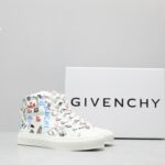 🌟  《顶级品质》
GⅣENCHY纪梵希魔术贴经典款 
专柜官网同步 市面最高版本 原版一比一复刻 四季潮鞋！纪凡希鞋子做工讲究 每一条走线都是按照原版样式 基本做到零瑕疵 媲美专柜 毫无压力 此款鞋即新潮又百搭！
▪️鞋面:进口摩术贴
▪️鞋面:进口头层牛皮
▪️垫脚:羊皮内里
▪️大底:原版TPU
▪️码数:女35一40 男39一44
