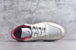 ▪🐼权威实拍💯#A
新货🚀#Air Jordan AJ1 Low 低帮 米白粉 DC0774-109 全新流水线出品 DT版本唯一平替选择 市场第二梯队最强版 全部原鞋开发 原楦原纸板开发 全鞋电脑针车 原厂内置全掌气垫 原盒内在原标 唯一Zp原版鞋带绑法 免检产品 全新2022版型 全头层皮料 完美零毛边处理 原厂配置全掌气垫 价格定位良心 几十个配色陆续出货 实拍调校N版已经零色差零失真 百分百还原实物色彩所见即所得 不存在货不对板色差等低级问题 选购参考实物拍摄 不混卖不参货 只用心做好货严格选品 承诺混一赔十 SIZE：36 36.5 37.5 38 38.5 39 40 40.5 41 42 42.5 43 44 44.5 45 46 - Image 4