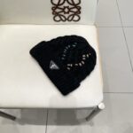 🧢普拉达💰RADA👒 秋冬新款针织毛线帽，超火爆💖质感一流，出街超好搭配！减龄神器 - Image 2