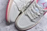 ▪🐼权威实拍💯#A
新货🚀#Air Jordan AJ1 Low 低帮 米白粉 DC0774-109 全新流水线出品 DT版本唯一平替选择 市场第二梯队最强版 全部原鞋开发 原楦原纸板开发 全鞋电脑针车 原厂内置全掌气垫 原盒内在原标 唯一Zp原版鞋带绑法 免检产品 全新2022版型 全头层皮料 完美零毛边处理 原厂配置全掌气垫 价格定位良心 几十个配色陆续出货 实拍调校N版已经零色差零失真 百分百还原实物色彩所见即所得 不存在货不对板色差等低级问题 选购参考实物拍摄 不混卖不参货 只用心做好货严格选品 承诺混一赔十 SIZE：36 36.5 37.5 38 38.5 39 40 40.5 41 42 42.5 43 44 44.5 45 46 - Image 8