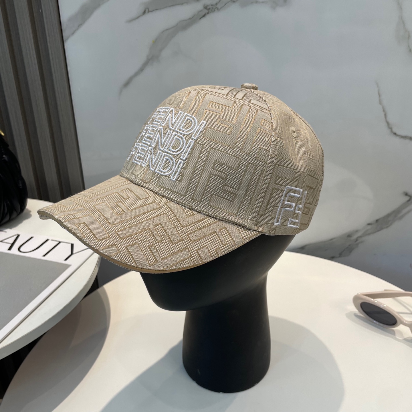 FENDI Oldflower Series Baseball Hat 🧢  Classic FF vintage items, stylish dressing items, with excellent quality 👍