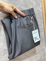 ❤️ Burberry/Burberry 2025 Autumn/Winter New Products with Three Standards Complete Casual Pants Good Products Don't Need Too Much Introduction Look at Details Counter Size: M-4XL 175/140 Upper Body L