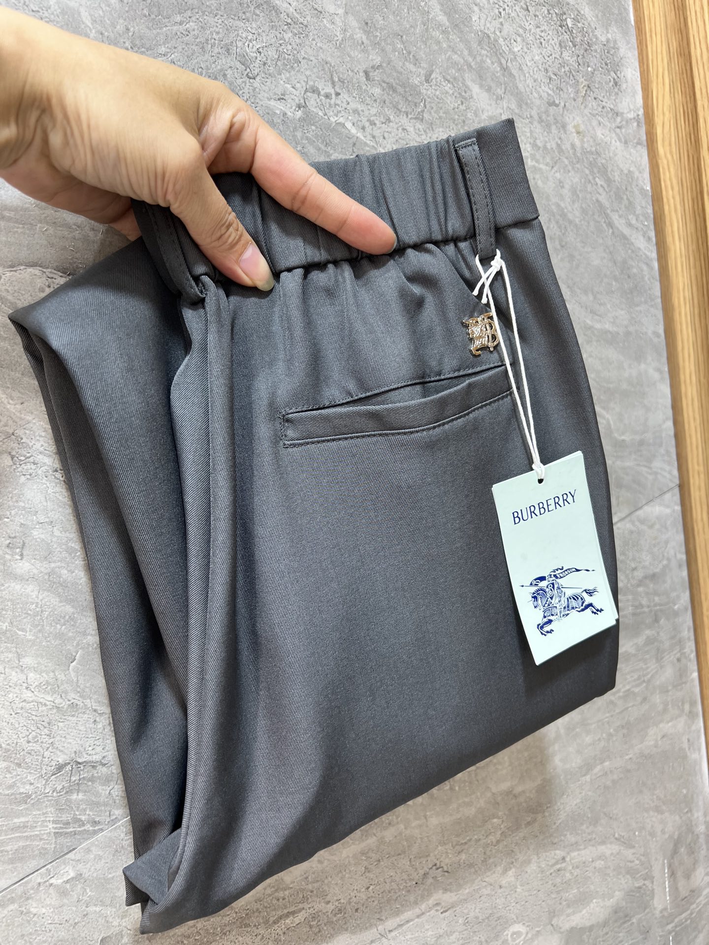❤️ Burberry/Burberry 2025 Autumn/Winter New Products with Three Standards Complete Casual Pants Good Products Don't Need Too Much Introduction Look at Details Counter Size: M-4XL 175/140 Upper Body L