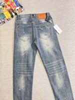 [Dior Jeans | Classic Denim, Embossed with Luxury DNA] When streetwear meets haute couture, a pair of jeans can become a badge of status.
Deconstructing the language of denim with centuries-old craftsmanship, Dior infuses every inch of fabric with a modern attitude and luxurious details, making everyday wear a silent declaration of taste.
✨ A pair of jeans is an attitude, and a legacy.
It's not just a wardrobe essential, but also an interpretation of the brand's spirit—
"From suitcases to jeans, we have always defined the boundaries of luxury with the ultimate craftsmanship."
Sizes: 28-42 - Image 10