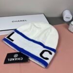 💰Chanel官网品质香奈儿秋冬网红时尚博主推荐款针织帽，藏着不动声色的高级感，每一处线条都透着利落大方，简约而不简单，大方且不失格调，处处细节都彰显着高端品味，时尚感在克制中愈发耐人寻味。 - Image 3