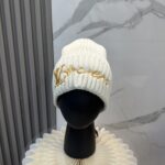 ⚫️Lv官网针织帽
非常百搭 男女通用 亲们可以看细节，车工整齐 透气舒适，采用进口毛线料！潮人必备！