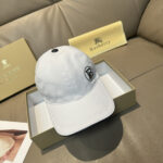 Comes with box bag, Burberry's latest original baseball cap, 1:1 mold customization, Tiger offset printing! Original canvas fabric+top layer cowhide, meticulous workmanship, original factory quality, exclusive physical photography. Black and white two-color shipping. - Image 2