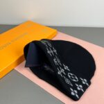 配防尘袋〈对版高品质，认准咯〉
路易威登LOUIS VUITTON🎩官方热卖爆款，羊毛针织毛线帽，时尚好品质高端大气，超柔软！超火爆💖质感很赞，出街超好搭配！时尚潮流！秋冬必备单品，快快入手哦！ - Image 9