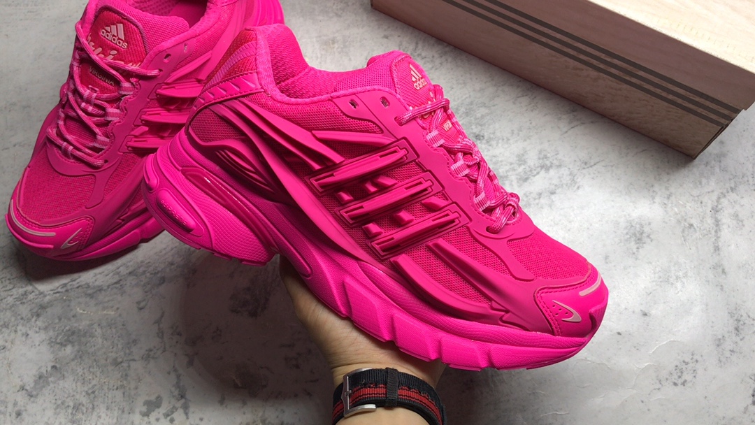 ▪公司级别
Pharrell x adidas Adistar Jellyfish 低帮复古风老爹鞋
