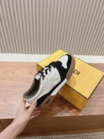 Fendi芬迪板鞋首款大头运动鞋~~fendi match篮球运动鞋，最新元素注入加FF复古的设计，超经典百搭系列……
鞋面采用牛皮和牛猄拼接组合，侧面凸起的双F logo，内里采用毛巾布里，TPU发泡组合双色大底不一般的舒适！情侣款35-44(男码加10) - Image 5